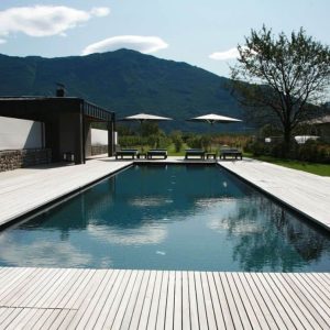 Piscina fondo nero